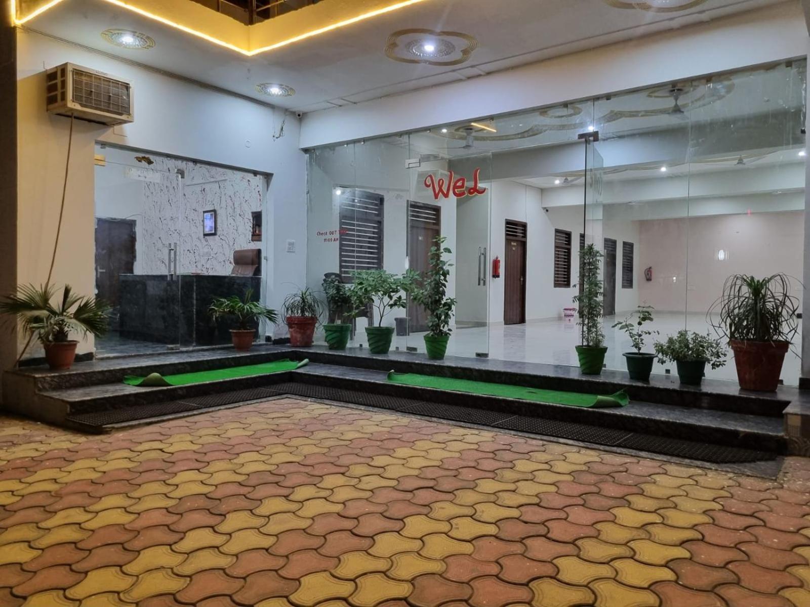 Hotel Vrindavan Bhakti Bhavan- Near Prem Mandir By Mukund Exterior foto