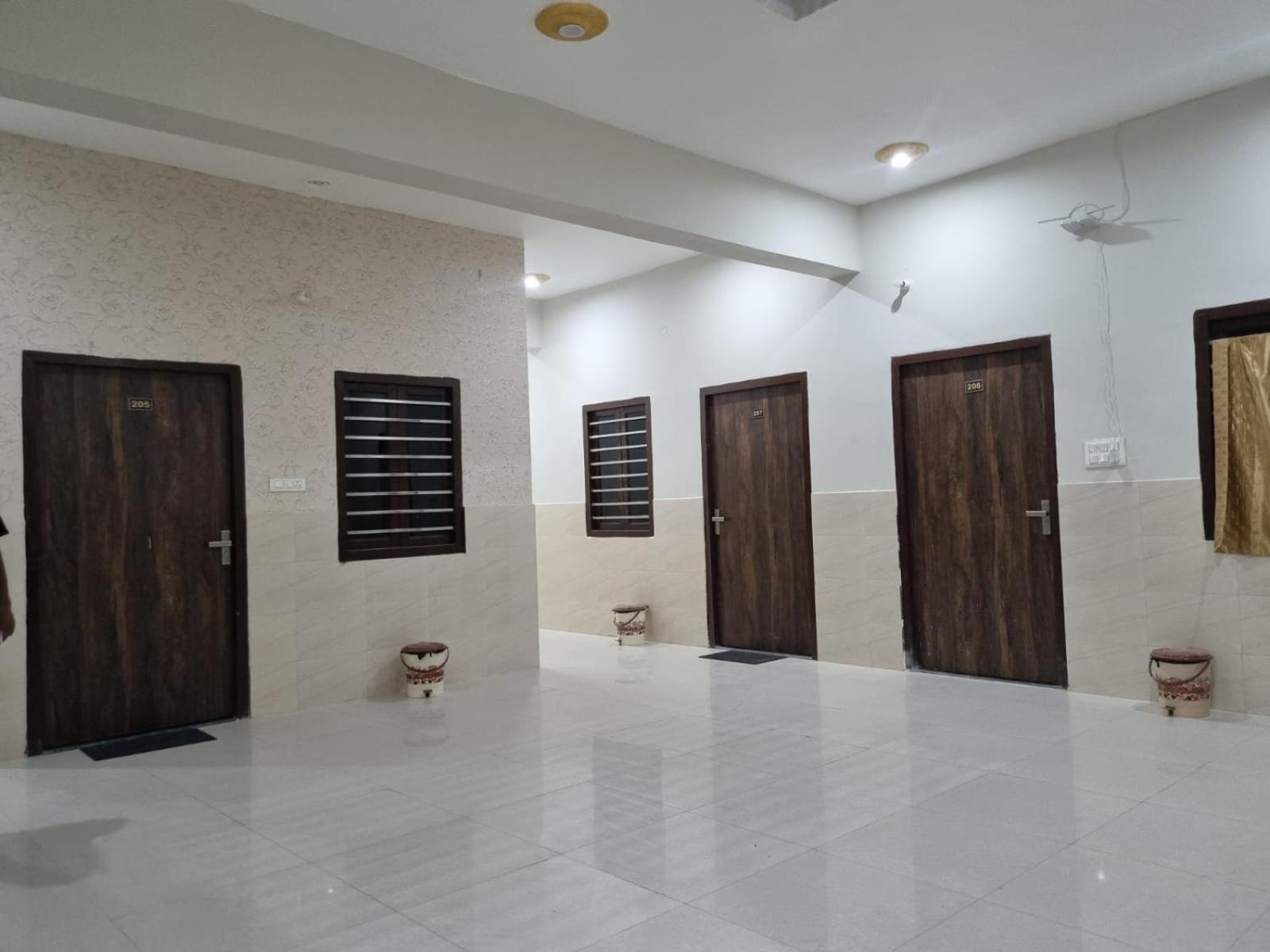 Hotel Vrindavan Bhakti Bhavan- Near Prem Mandir By Mukund Exterior foto